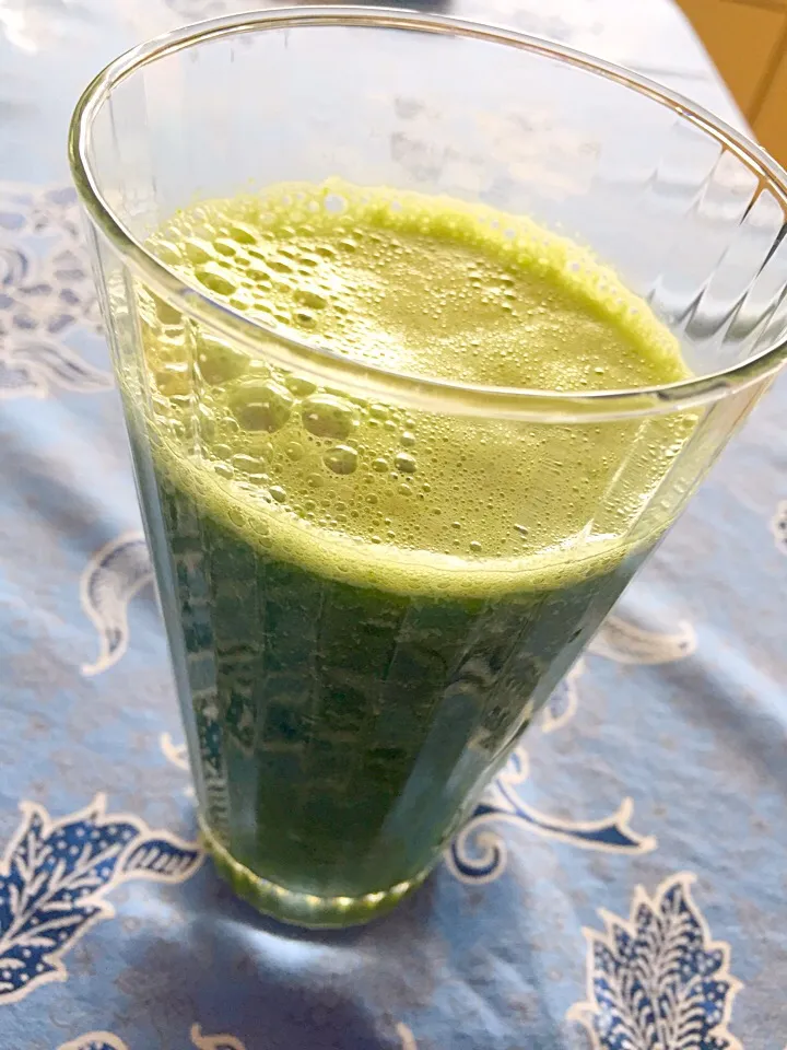 Snapdishの料理写真:June 9th smoothie; pink and white grapefruit and a bunch of spinach, chia seeds and water|YDKOさん