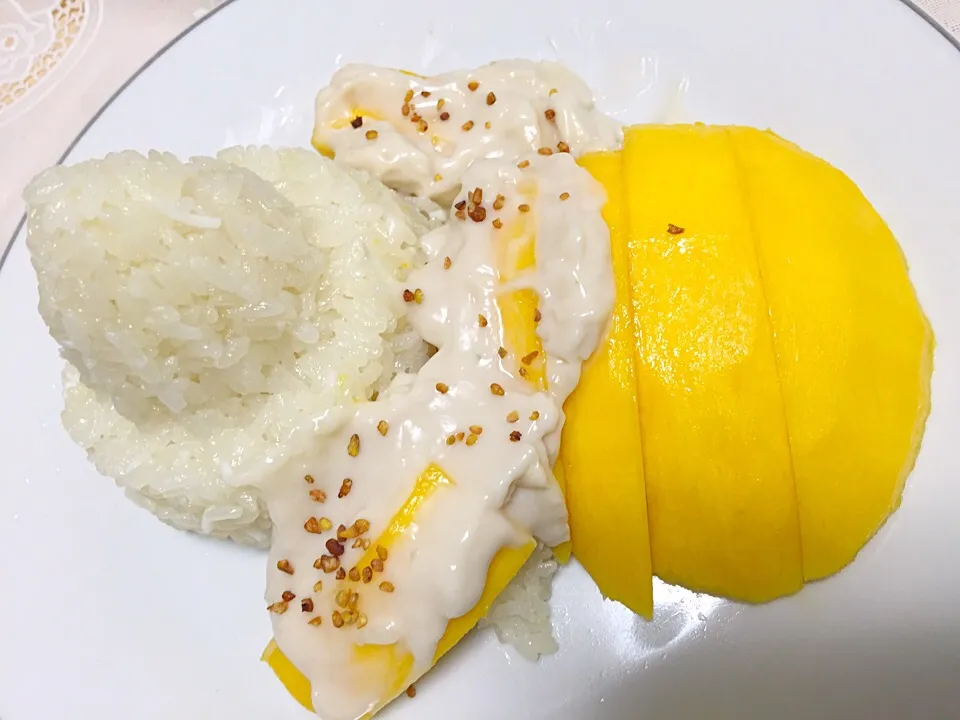 Mango Sticky Rice with coconut sauce|reviliaさん