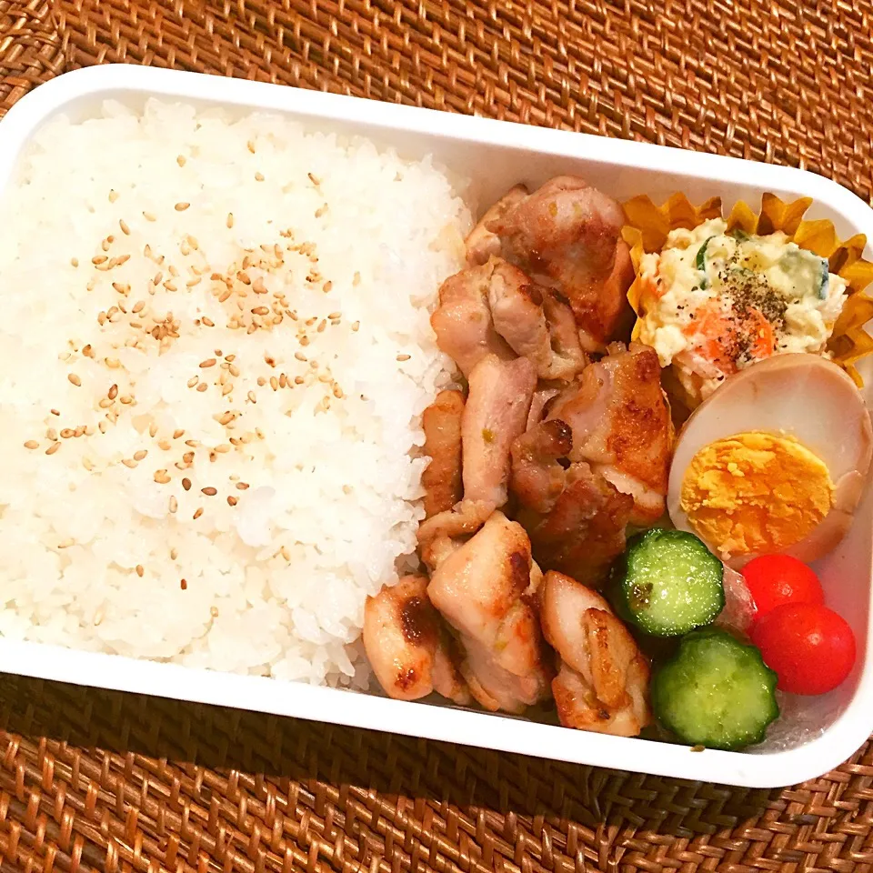 Snapdishの料理写真:鳥モモ肉柚子胡椒焼き弁当|Angieさん