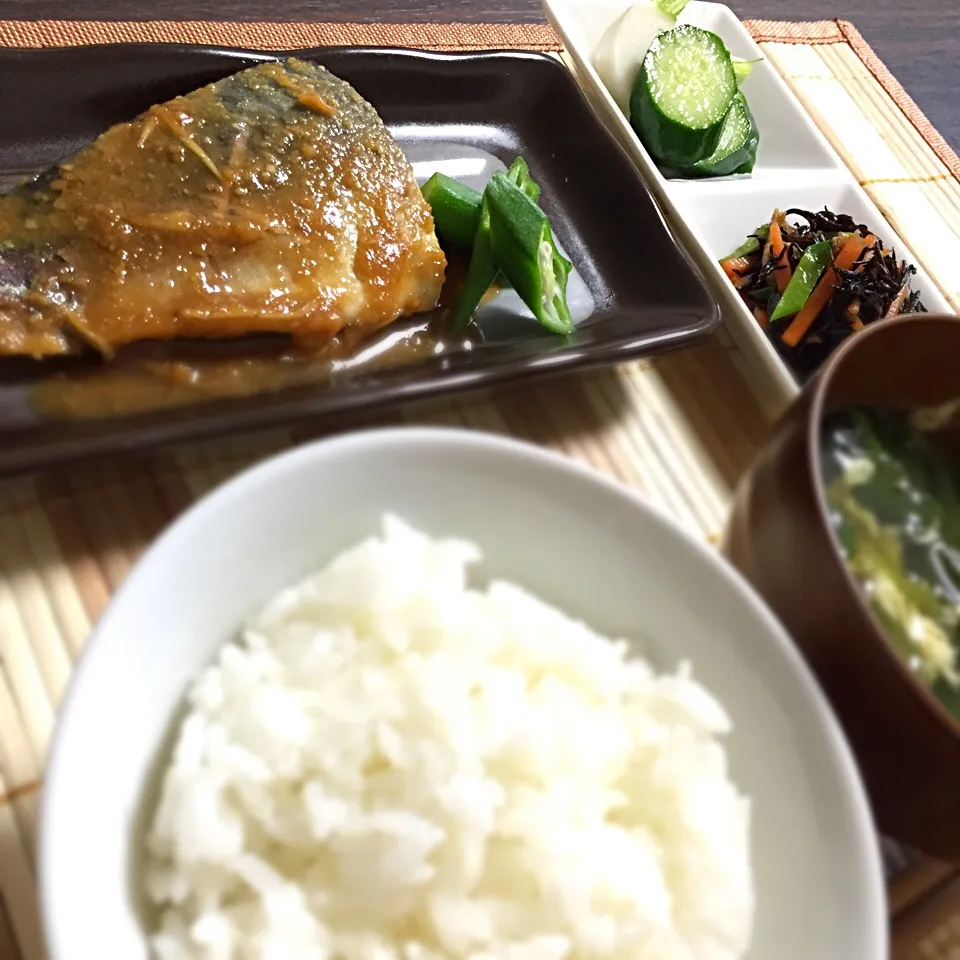 夕食◎ 鯖の味噌煮 ひじき煮 浅漬け|しょちちさん