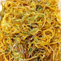 Snapdishの料理写真:A vegan Parsley Cabbage Yakisoba|Nina Kinessa Htutさん