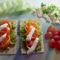 Snapdishの料理写真:Creamy & Cheesy Tomato and Cucumber Gourmet Sandwich Crackers|cel sabileさん