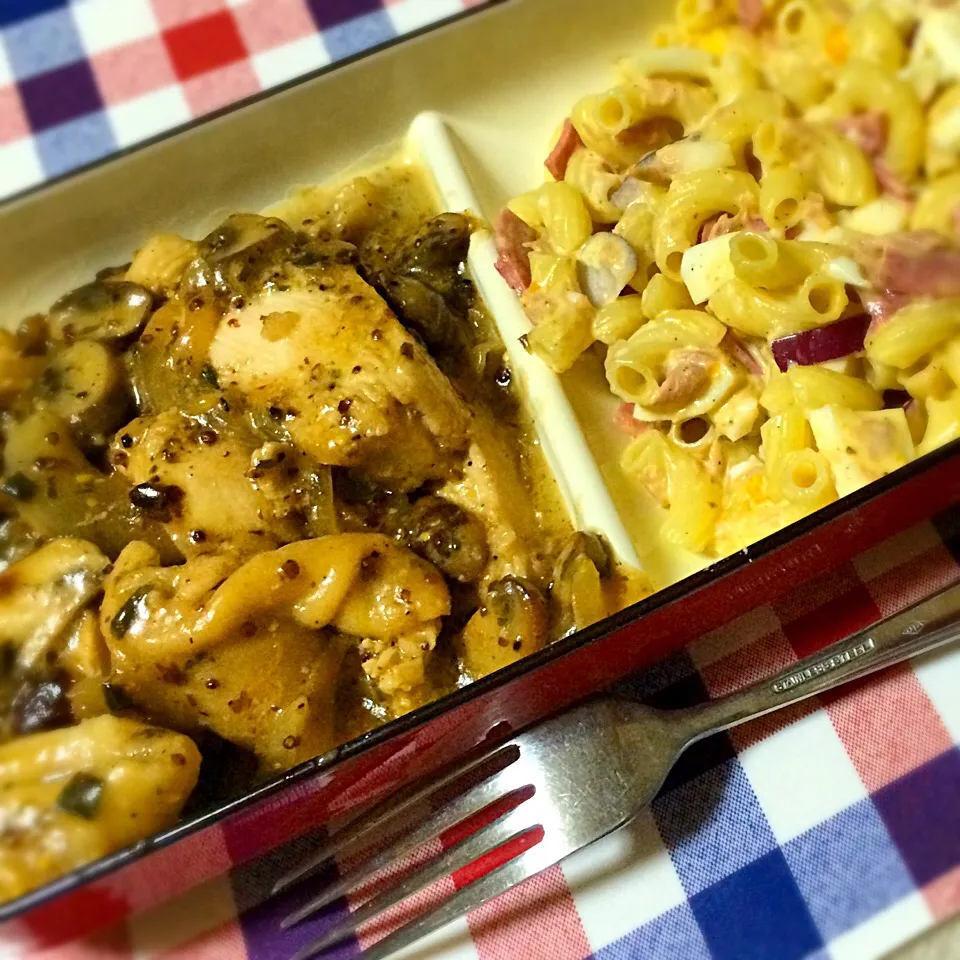 チキンのマッシュルームマスタードソースと卵サラダ mushroom and mustard sauce of Chicken. Egg salad|Hiroさん