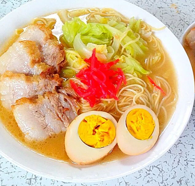 パパの大好きなとんこつラーメン|山根あみさん