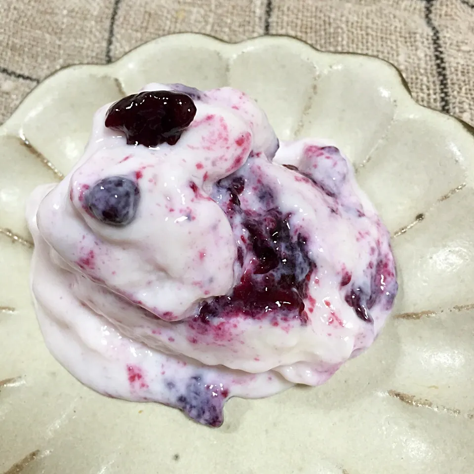 btnonさんの料理 ヨーグルトクリーム  でフローズン‼️ひんやり、モッタリ✌🏻️|アッツさん