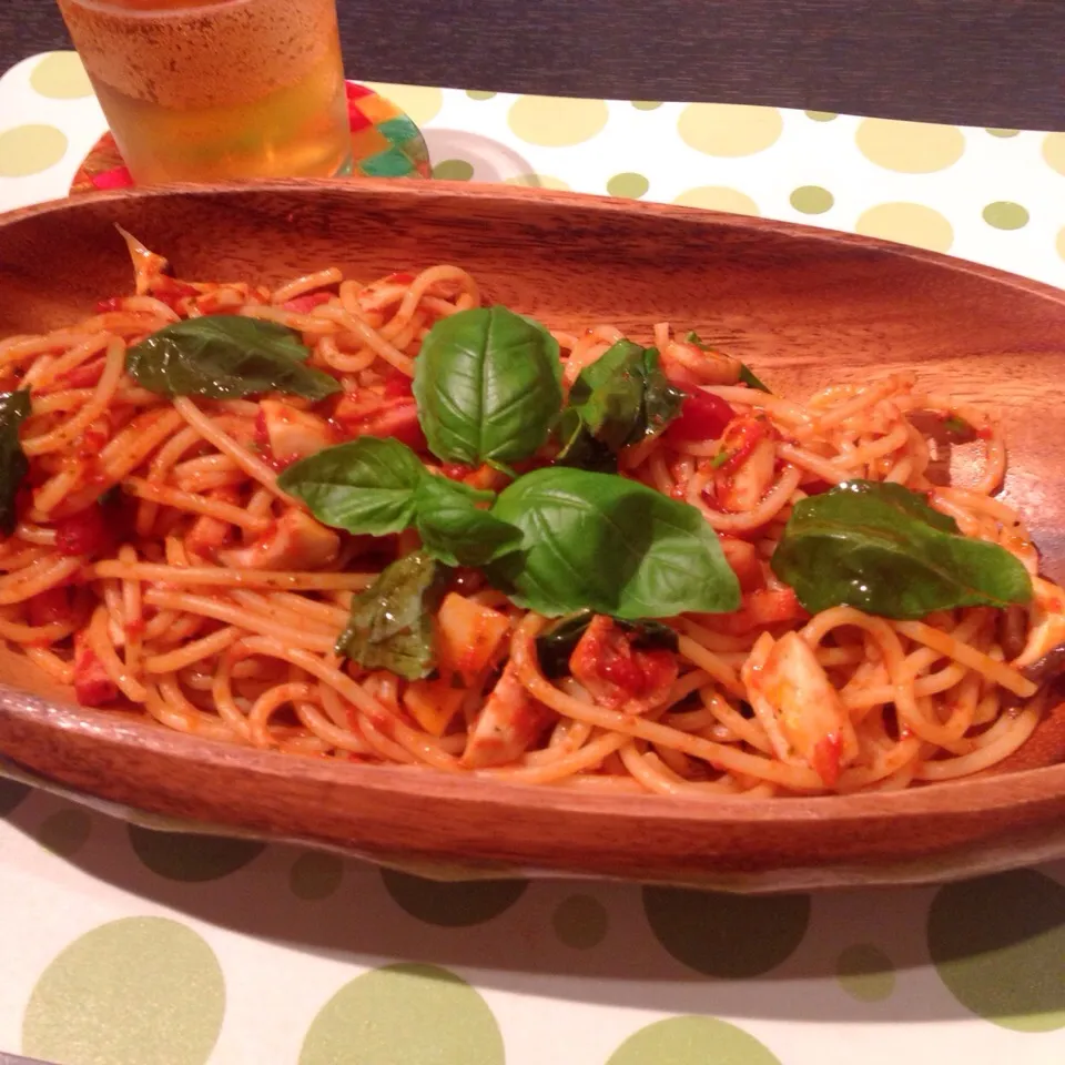 ベーコンとエリンギ、バジルのトマトソースパスタ|かぴこさん