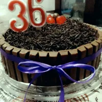 Snapdishの料理写真:black forest cake with kit kat chocolate stick|sri afrianiさん