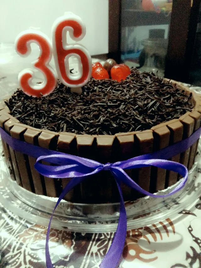 black forest cake with kit kat chocolate stick|sri afrianiさん