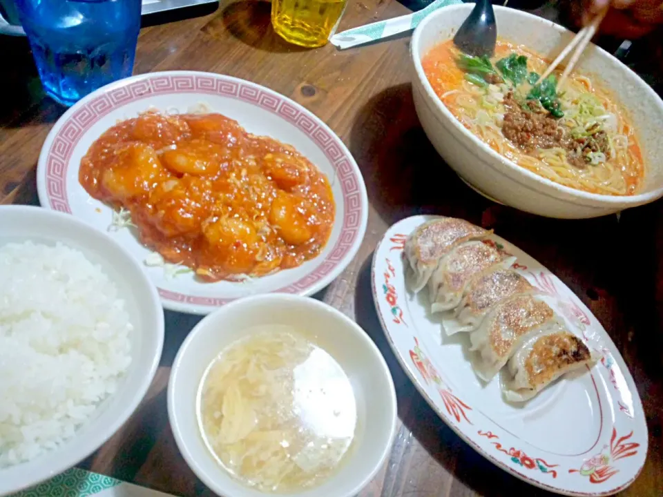 空海で夕飯♪
エビチリ定食、担々麺、餃子|うえはらありささん