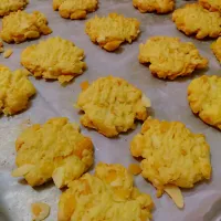 Snapdishの料理写真:almond cheese cookies|sri afrianiさん