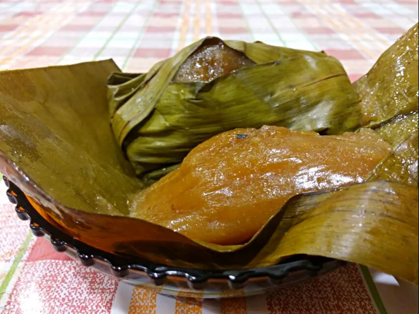 Belebak / Lepat Ubi - Steamed Grated Tapioca with Palm Sugar in Banana Leaf Wrap|FooDin'sさん