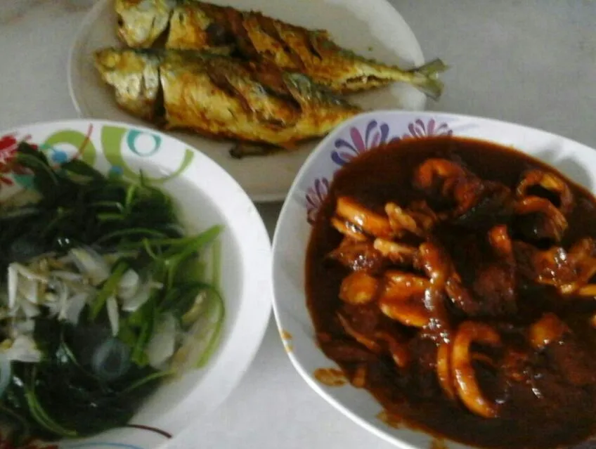 Lunch Set - Fried Mackerel, Squid in Chilli Gravy, Spinach Soup - Ikan Kembong Goreng, Sambal Sotong, Sayur Air Bayam|FooDin'sさん