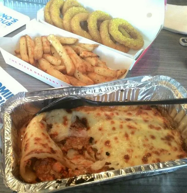 Snapdishの料理写真:Potato Chips, Fried Calamari & Baked Pasta|FooDin'sさん