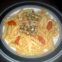 Snapdishの料理写真:pesto salmon over roast garlic pasta|Susan DéAnn Salinasさん