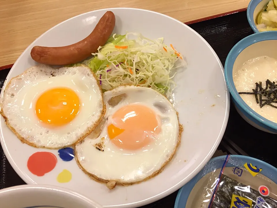 ソーセージエッグW定食とろろ|マハロ菊池さん