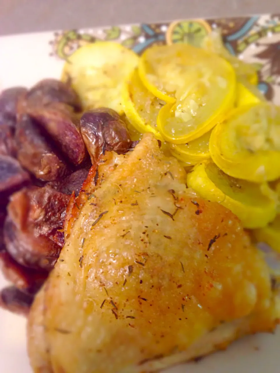 Thyme chicken thighs with purple potatoes and roasted squash|robyn leeさん