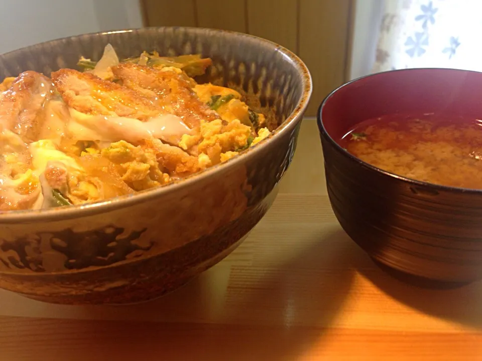 今日の晩ご飯🎵カツ丼定食|つもつも♥️さん