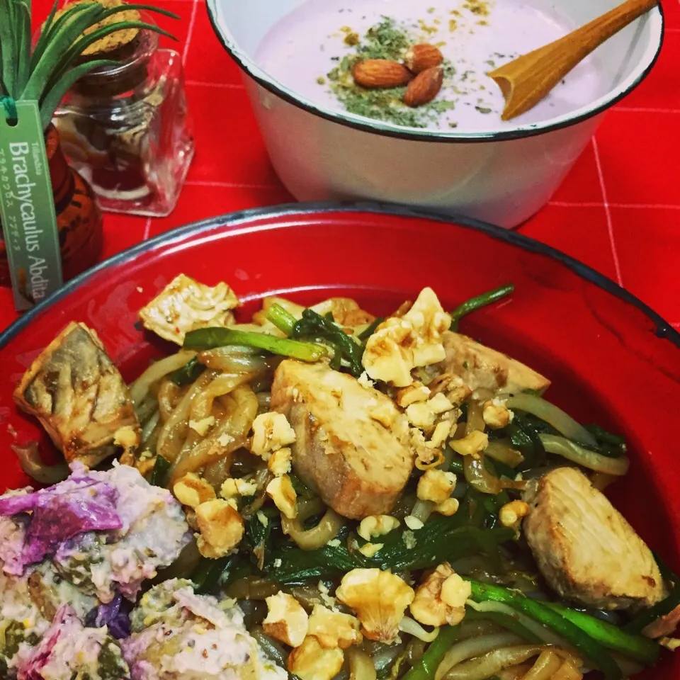 Snapdishの料理写真:パッタイ風！カツオとうどんで😋|江里子さん