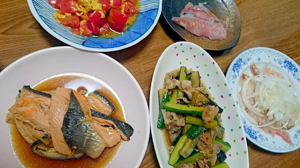 ・鯛の刺身
・鯛のカルパッチョ
・卵とトマトの炒めもの
・豚肉茄子胡瓜の夏野菜炒め
・鮭アラ煮|ようかんさん