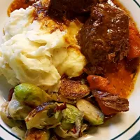 Snapdishの料理写真:Dr. Pepper braised short ribs
sour cream mashed potatoes
bacon brussels|Ashle Carpenterさん