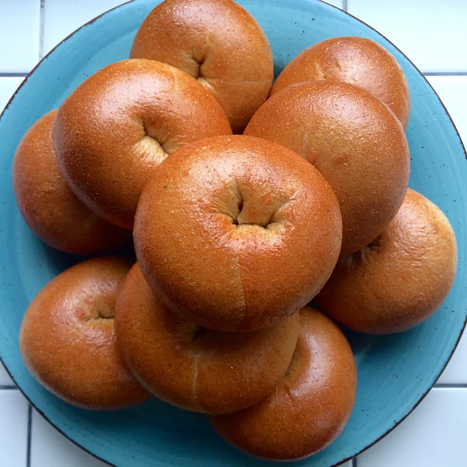 Snapdishの料理写真:Homemade whole wheat bagel/全粒粉入り自家製ベーグル|OMさん