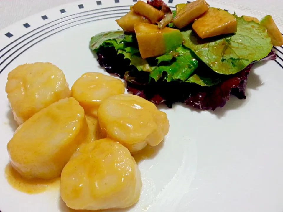 Pan seared scallops with dijon mustard and creme fraiche sauce with garden salad in balsamic vinigraitte|Brando Sta. Mariaさん