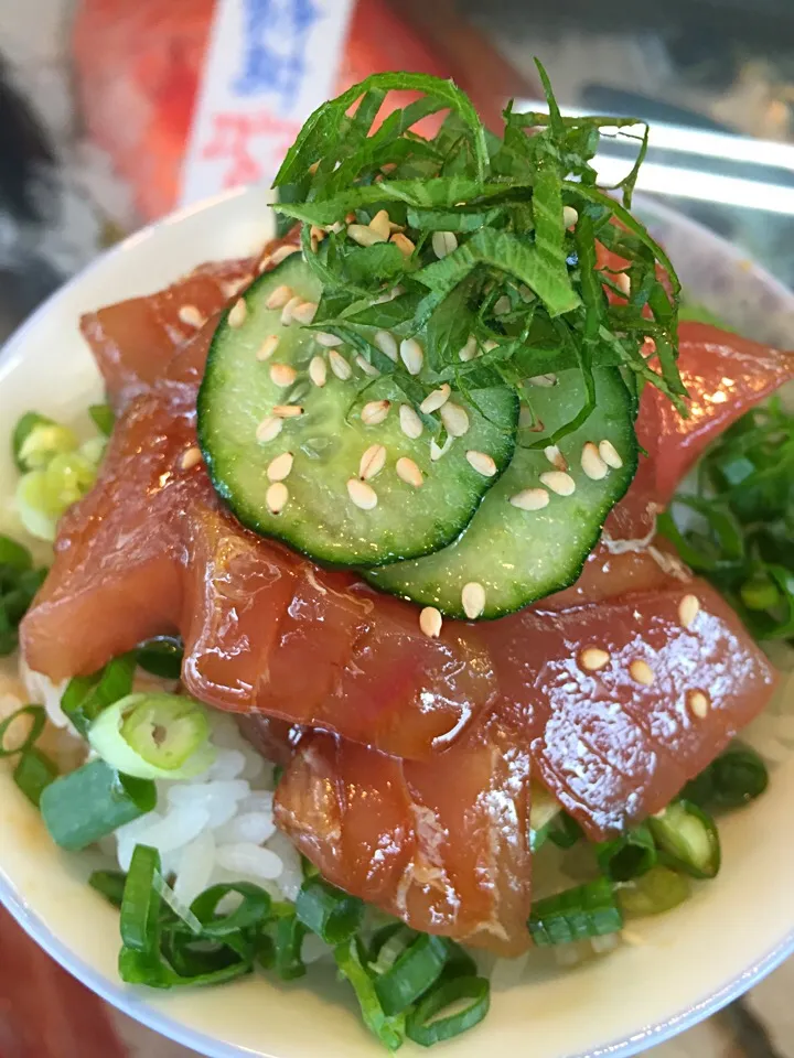 キハダマグロ漬け丼 胡麻油風味|tomomiさん