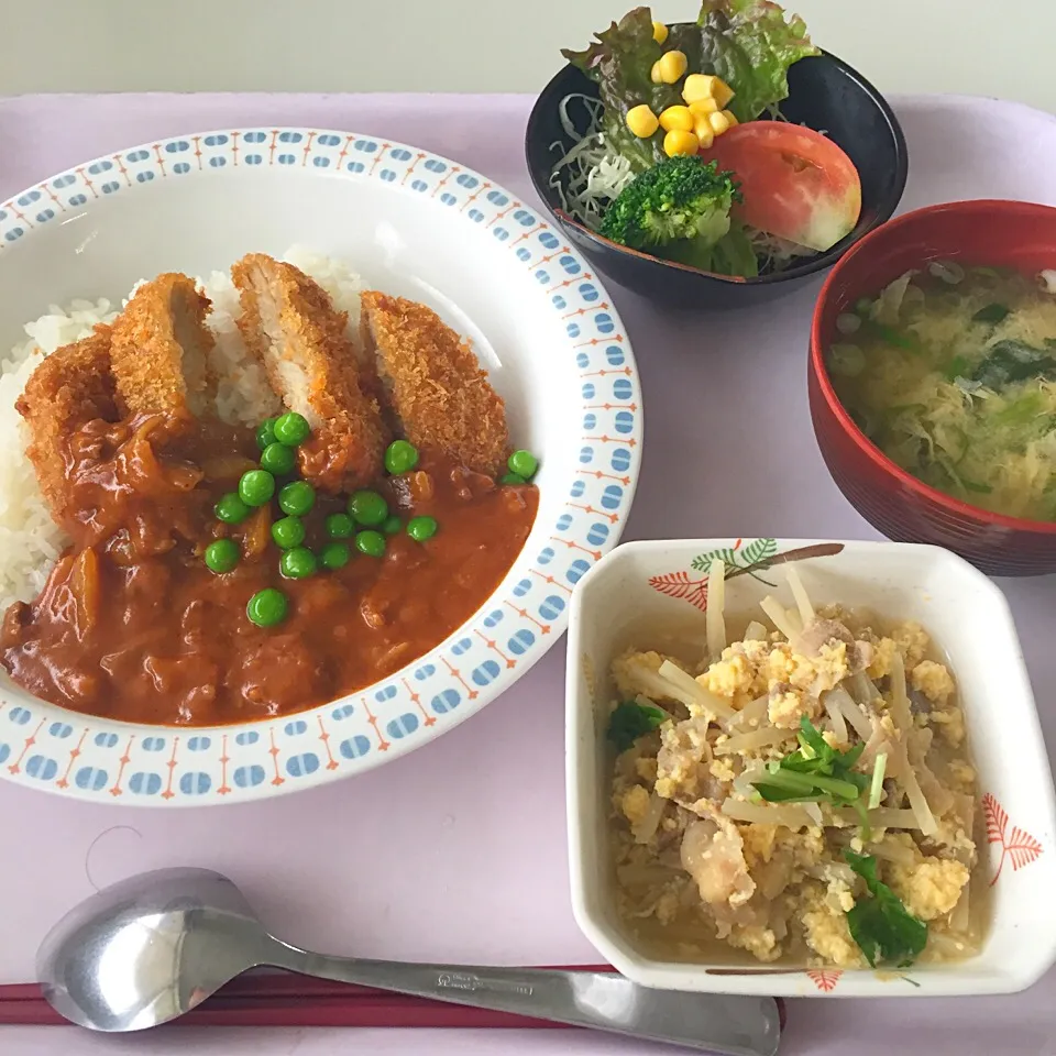 Snapdishの料理写真:カツハヤシ、牛肉柳川風、味噌汁(ほうれん草、玉子)|maixx ใหม่さん