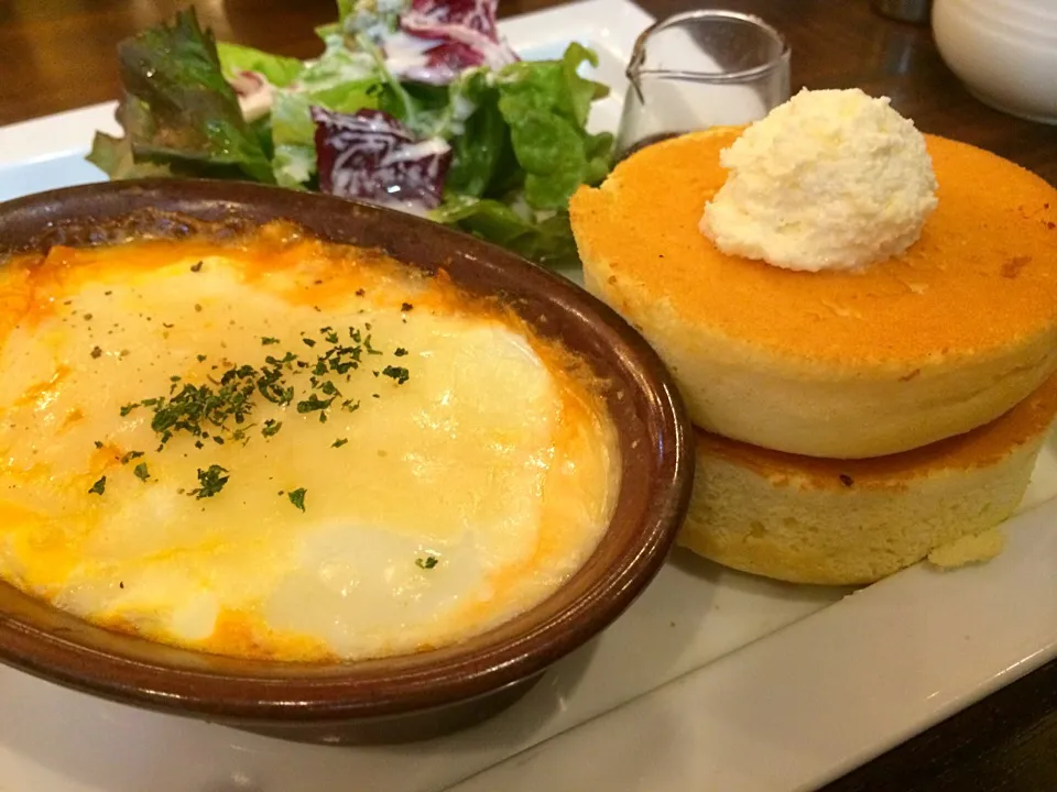 ラザニアスフレパンケーキのプレート。食事したいけど、パンケーキも食べたいし！|liccaさん