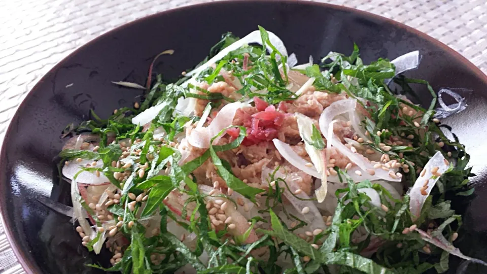 残りご飯で梅とツナ缶のさっぱり丼【ごちそうプロデューサー　広里貴子さんレシピ】|おちゃわんさん