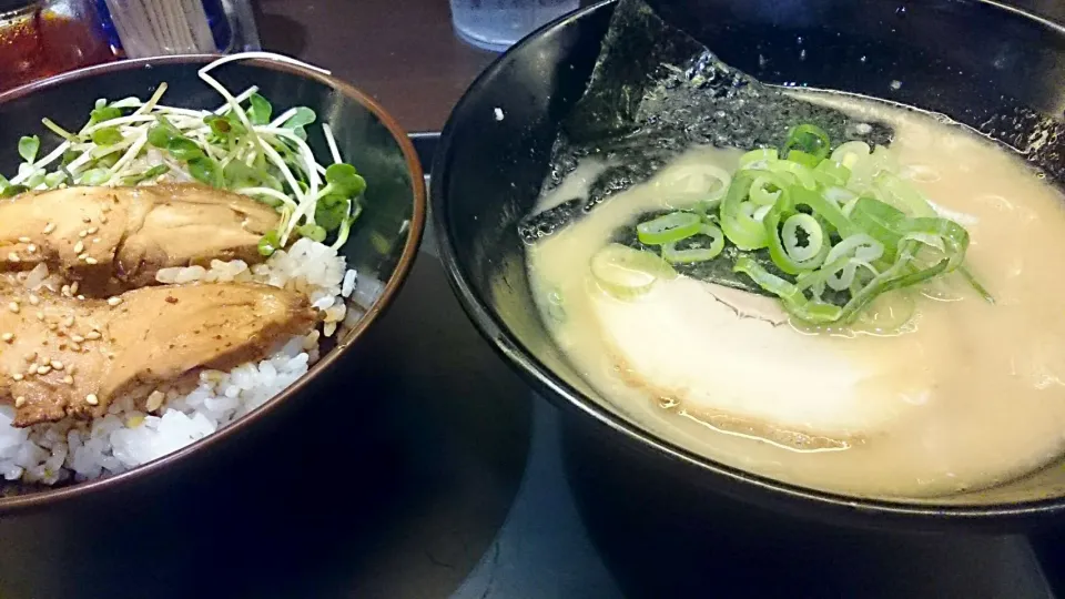 光麺 恵比寿店 の 熟成光麺ハーフ+鶏チャーシュー丼＝半ラーメンセット ＠恵比寿|大脇さん