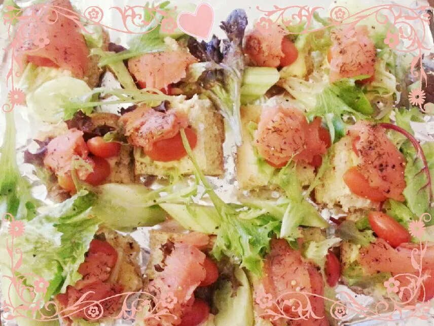 スモークサーモンと溶けたチーズフォカッチャ🌟 Gravad lax on melted cheese foccacia 🍞|thepixiemixerさん