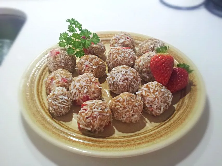 #date #strawberry #banana #balls #delicious|elliot josephineさん