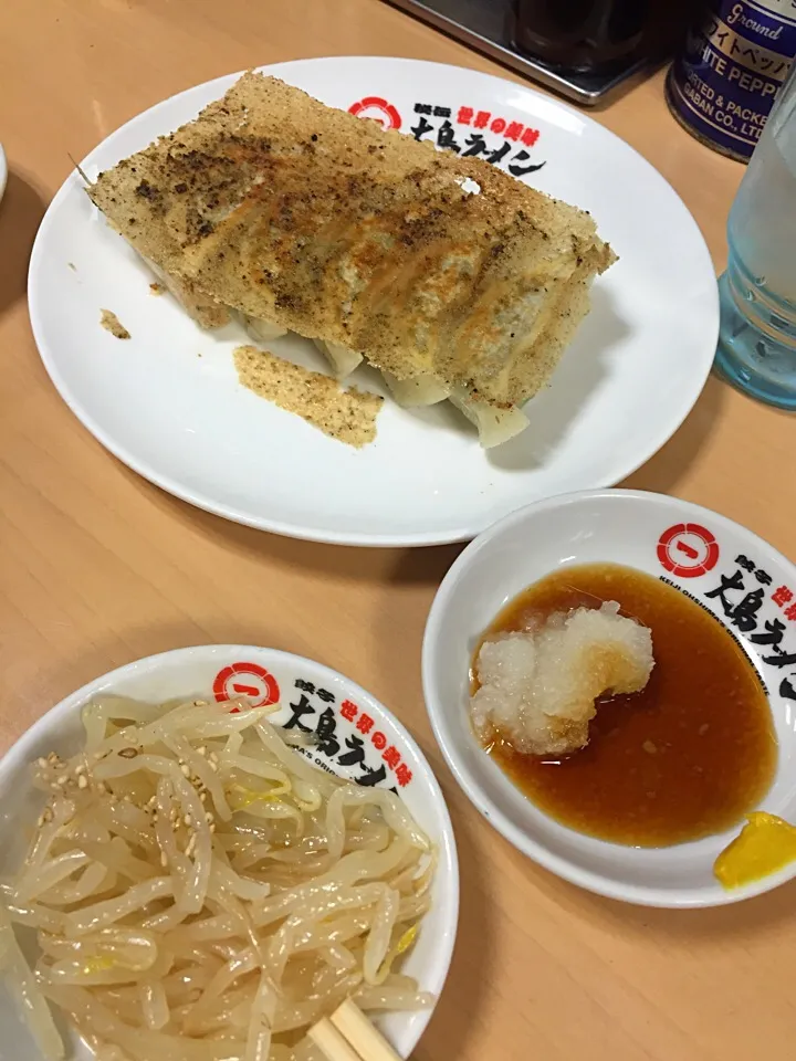 びょーいん帰りの遅めの昼ごはん。おろしで食べる餃子！|Tomomi Booさん