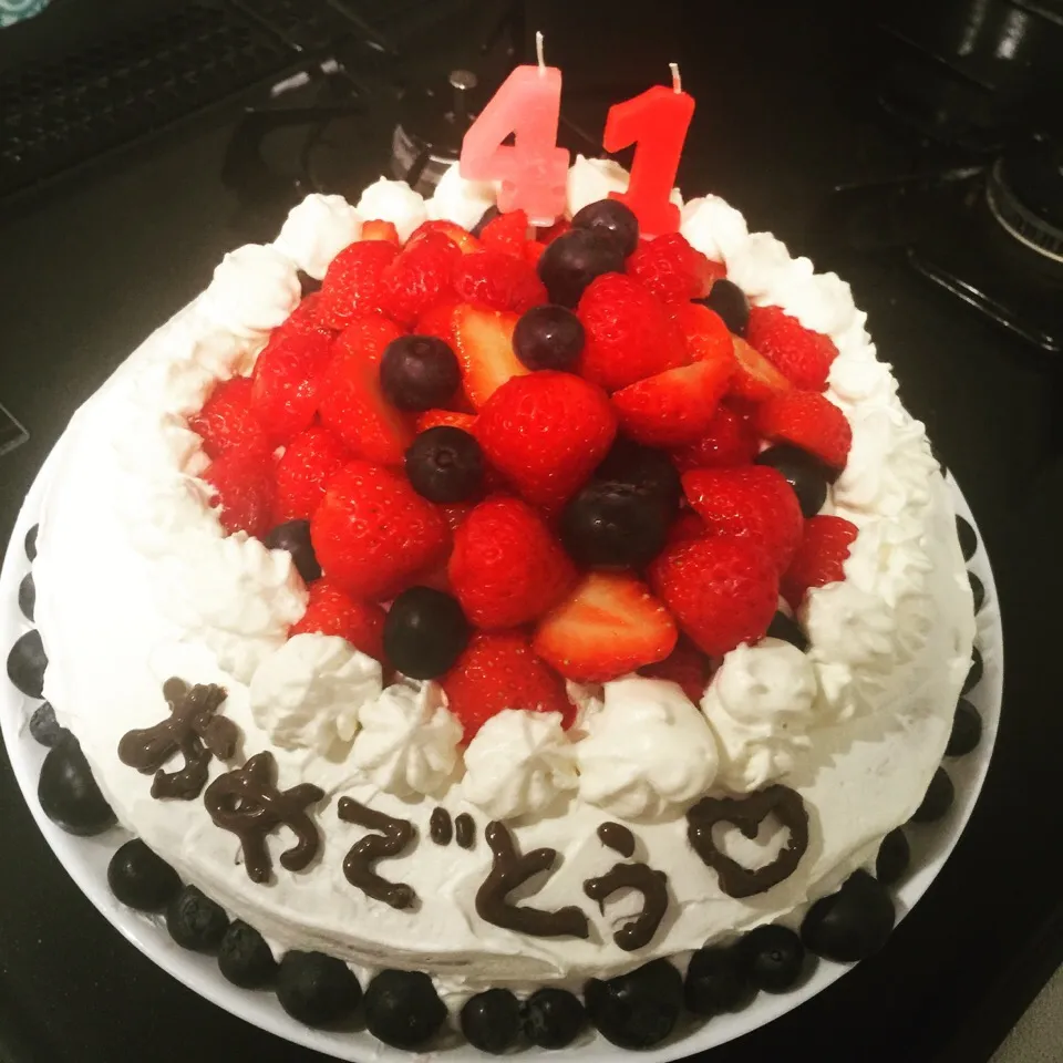 旦那様の誕生日に作ったショートケーキ🎂|みかさん