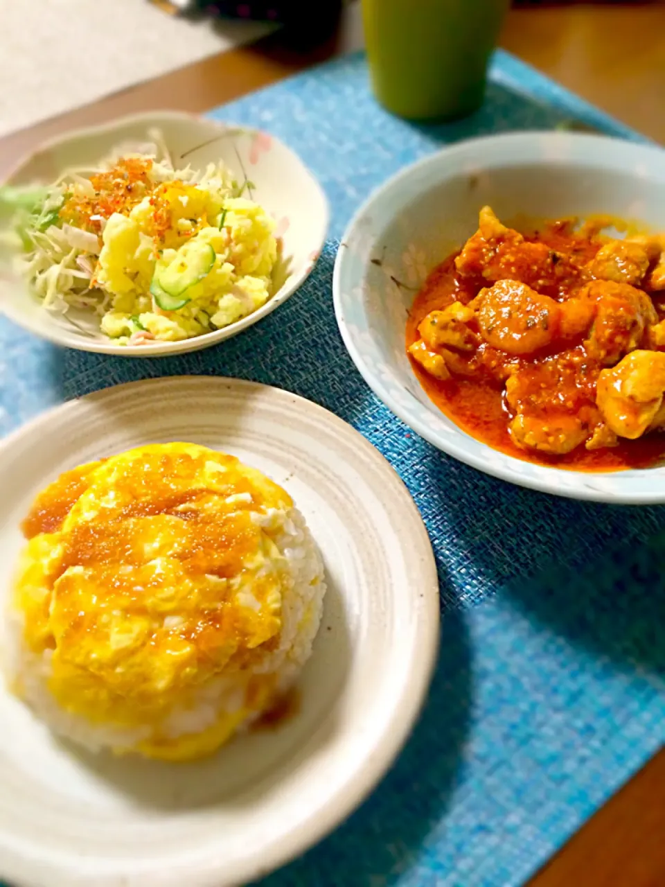 おろしポン酢オムライス、チキンと長芋のトマト煮、ポテサラとサラダ！あと写ってないけどｺﾝｽｰﾌﾟ|るな♡さん