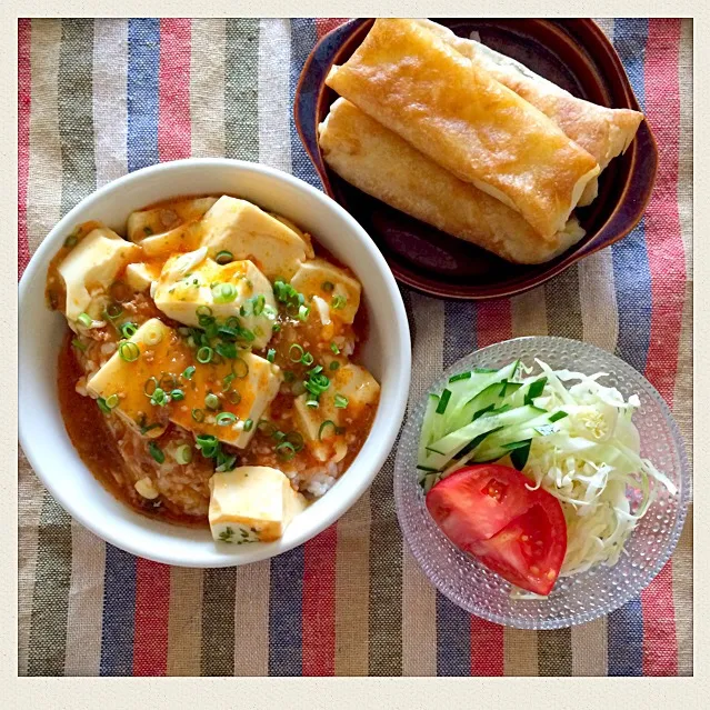 麻婆豆腐丼☆サラダ&春巻き♪(๑ᴖ◡ᴖ๑)♪|とまこ(*^o^*)さん