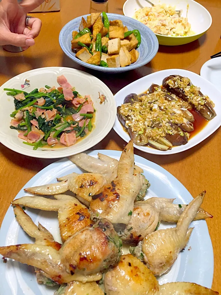 Snapdishの料理写真:#手羽餃子#ほうれん草とベーコンバターの醤油炒め#ナス炒めたんにネギダレかけたん#厚揚げとししとう甘辛く炒めたん|みほさん