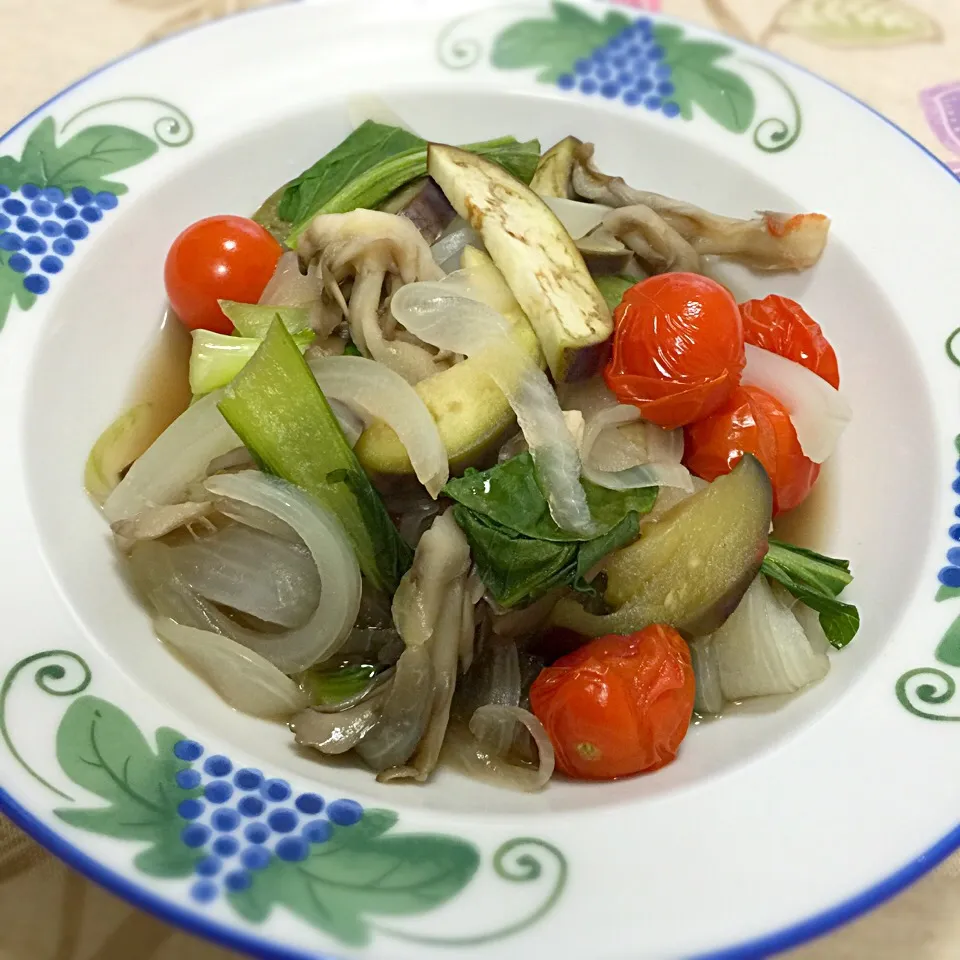 冷蔵庫の整理でーす。野菜なんでもいれた煮浸しよん♪|リュカさん