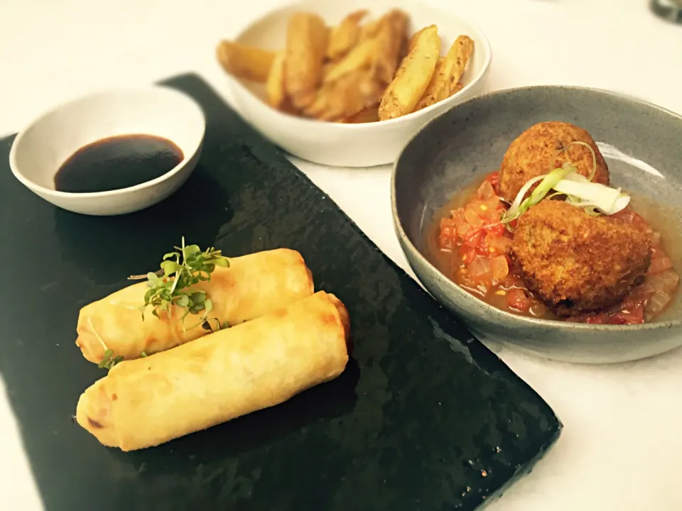 Vegetarian spring-roll, mushroom risotto and hand cut potato fries|Sergio Lacuevaさん