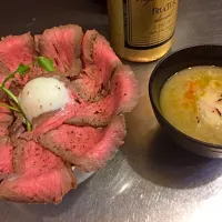 ローストビーフ丼とオニオンスープ|栗岡卓佐さん