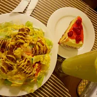 Garden salad, avocado shake and cherry orange cake.|cateyaniさん