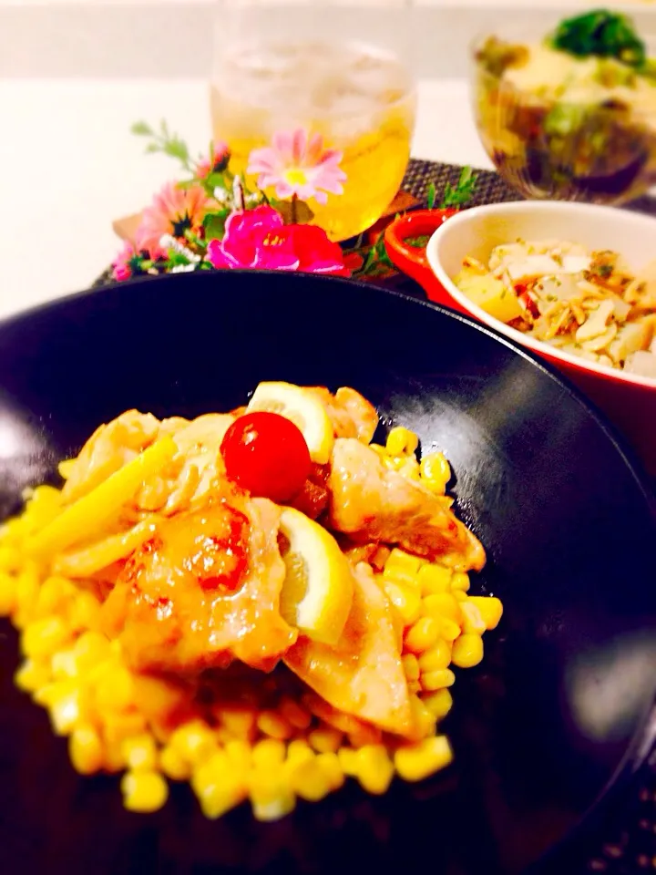 今日の晩御飯/鶏肉の塩レモン焼きとコーンバター＆新ジャガとイカのアヒージョ風＆豆腐サラダのとろろ芋がけ|BabyRIKAさん