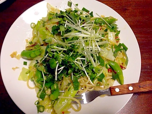 Snapdishの料理写真:本日の緑野菜のペペロンチーノ|パスタ食堂タマサクラさん