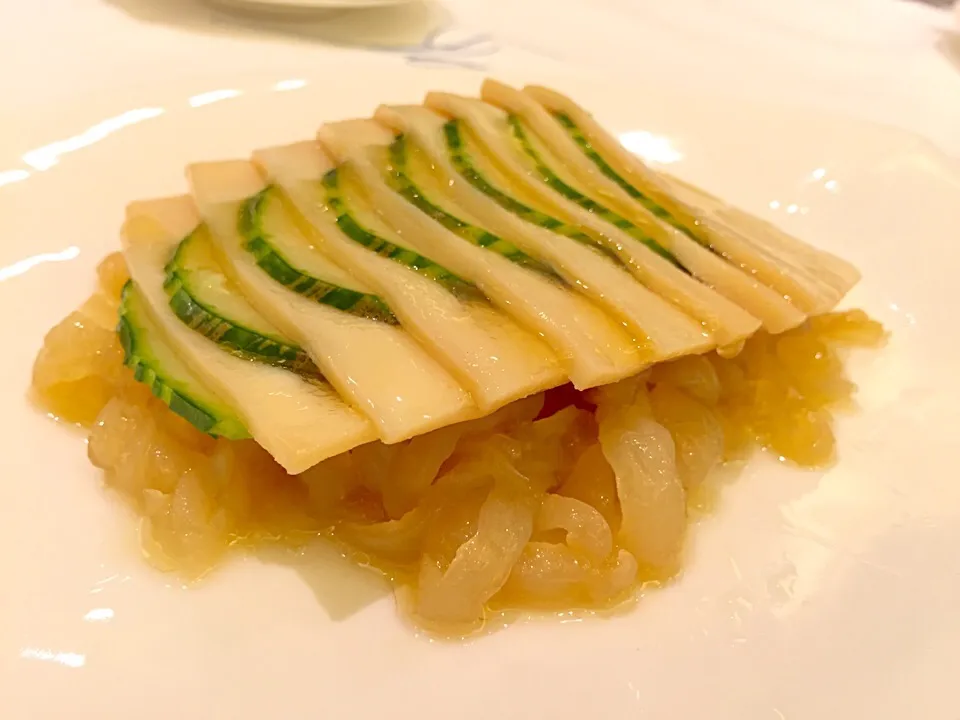 Shredded jellyfish & sliced sea whelk in sesame sauce|Sky Blueさん