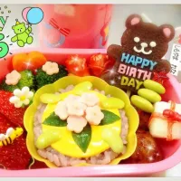 レナお誕生日のお弁当|Suparat Kitisreworaphanさん