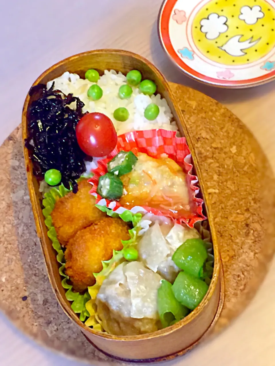 チンチン弁当   一昨日のシュウマイとヒレカツと冷食の煮もの(…コレはキレイ！)|Yamai Honamiさん