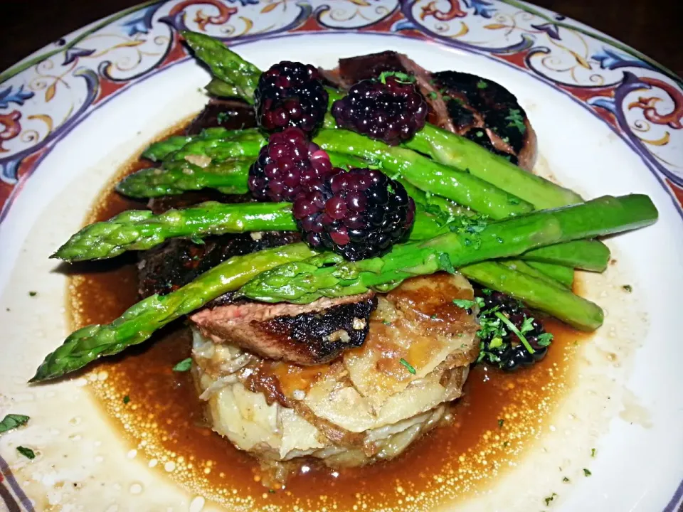 Magret devCanard. Duck magret, raspberry demi-glace, gratin dauphinois, and asparagus|Brando Sta. Mariaさん