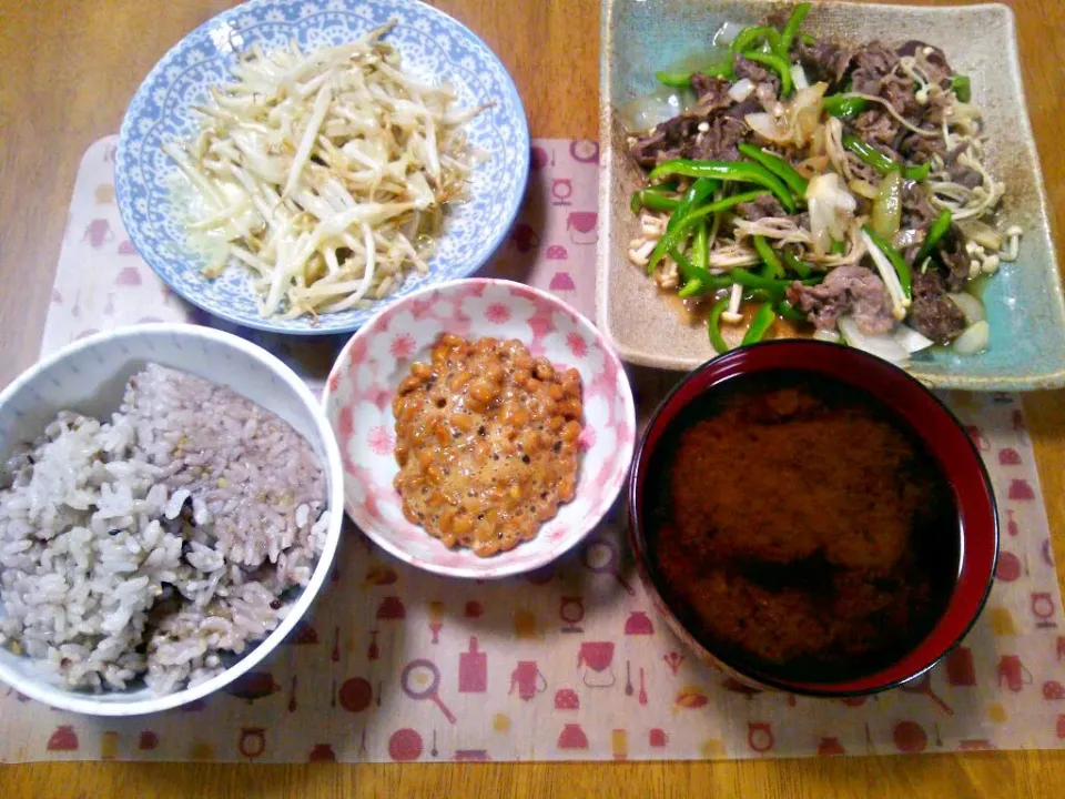 ６月４日 牛肉ときのこのソース炒め もやしのコンソメチーズ 納豆 お味噌汁|いもこ。さん