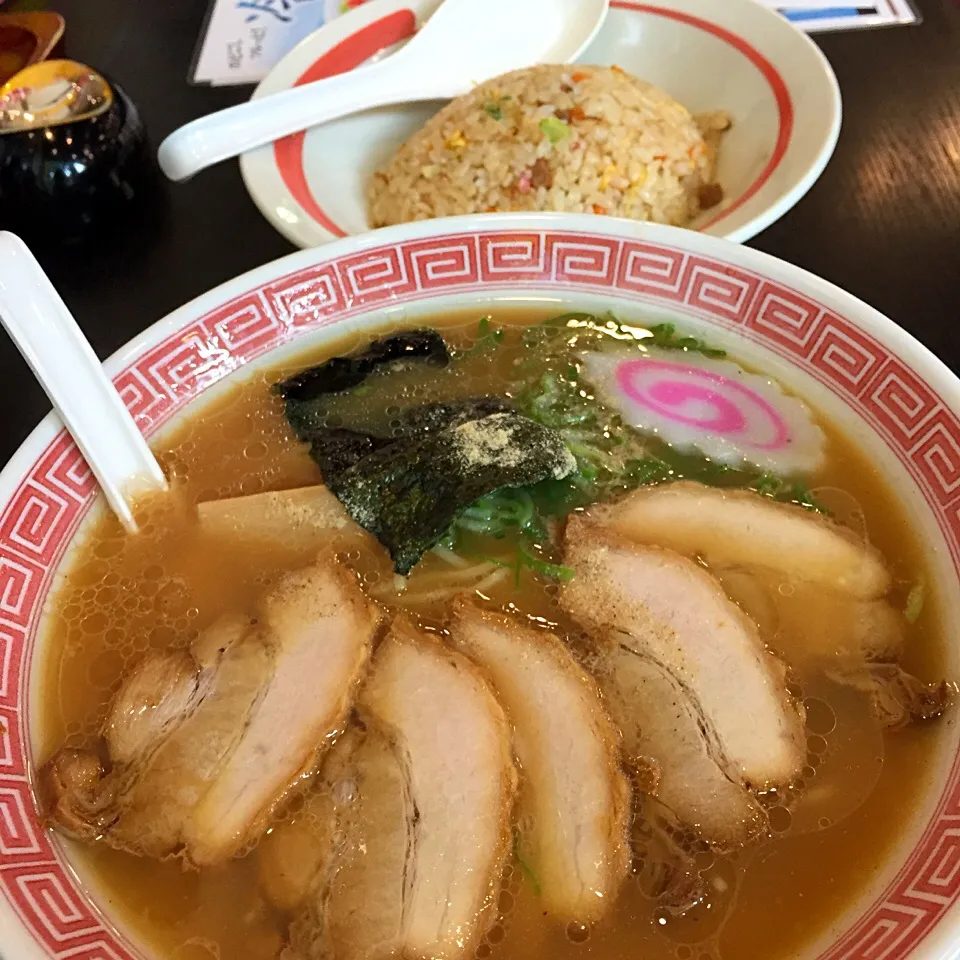 ラーメンと半チャーハン|純さん